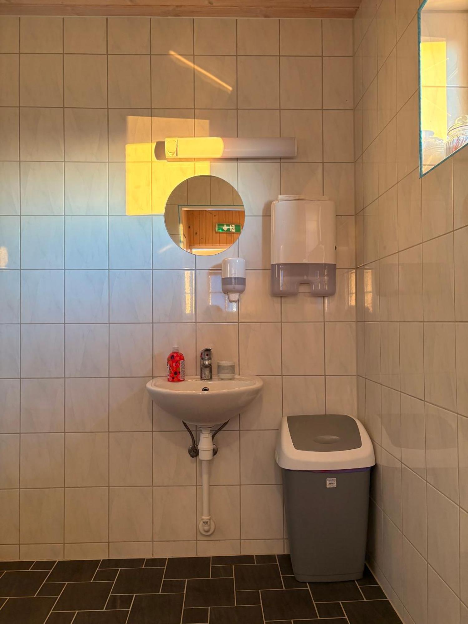 Roograhu Kaemping Hotel Heilu Kültér fotó